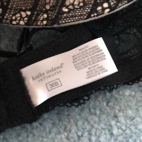 Black Lace Push-up Bra - Picture 5 of 5